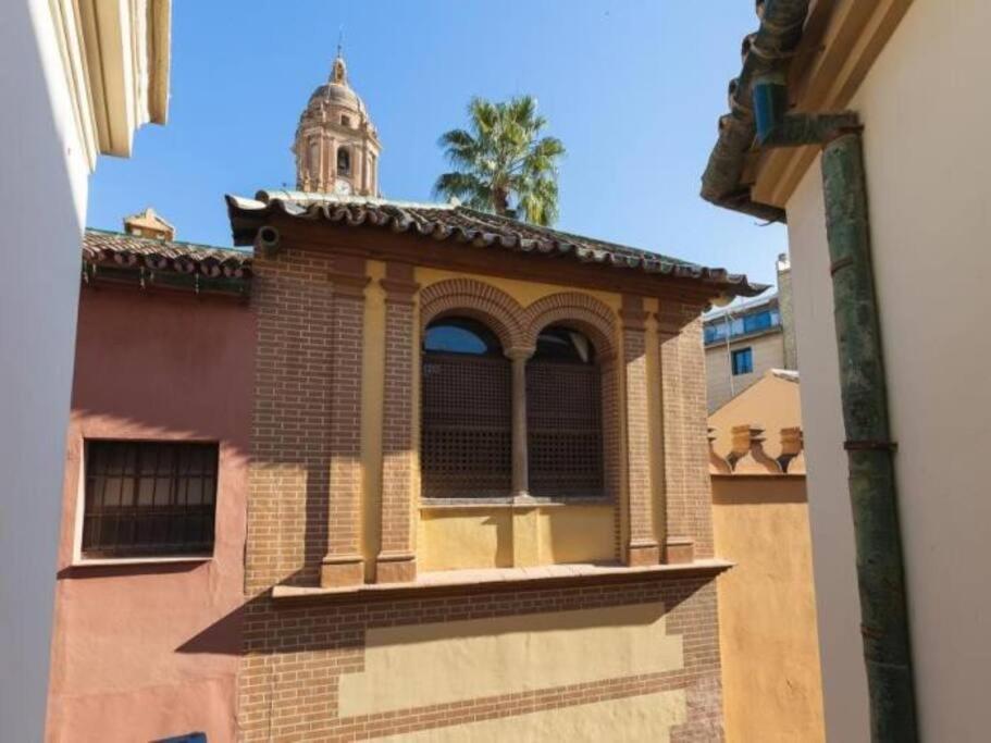 Chic Casa Cathedral At Calle Fresca 2-Bedroom Apartment In Malaga City Center Bagian luar foto