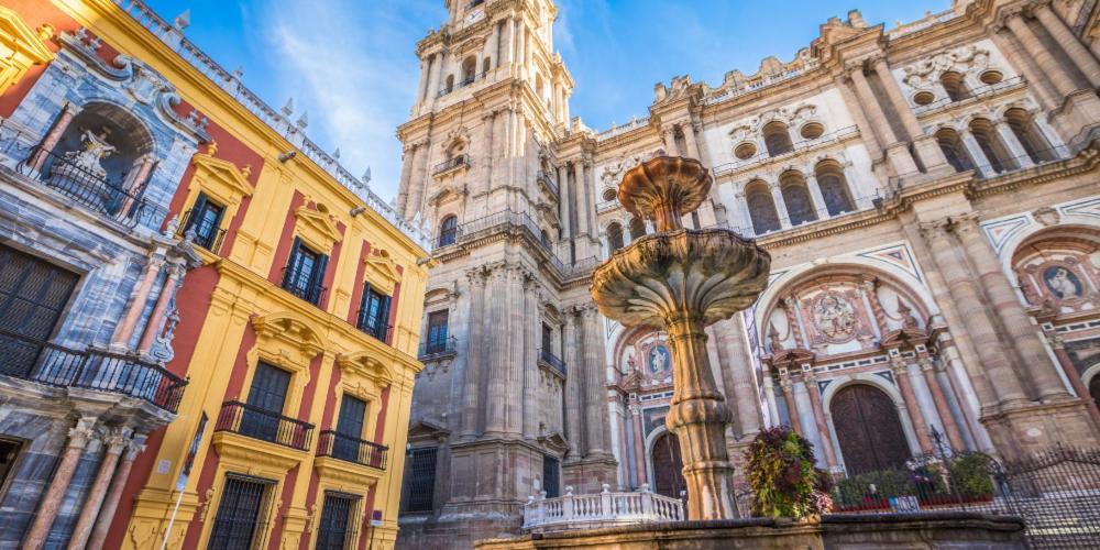 Chic Casa Cathedral At Calle Fresca 2-Bedroom Apartment In Malaga City Center Bagian luar foto