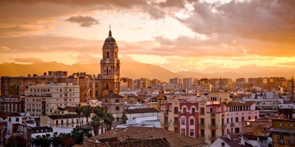 Chic Casa Cathedral At Calle Fresca 2-Bedroom Apartment In Malaga City Center Bagian luar foto